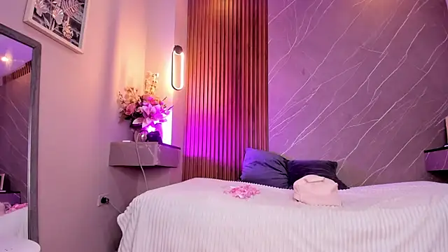 emma  rose1 online show from September 18, 2025, 7:28 pm