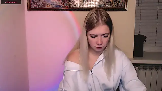 AliceHotty  online show from October 27, 2025, 7:42 am