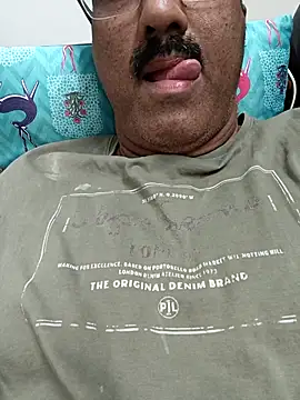 Snapshot of moonflower25 chatting on February 19, 2026, 5:54 pm moonflower25 online show from February 19, 2026, 5:54 pm