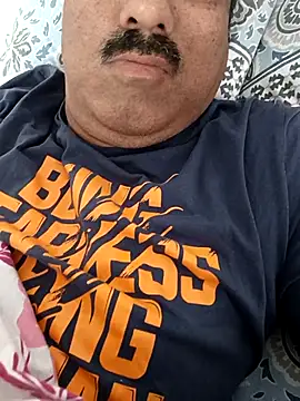 Snapshot of moonflower25 chatting on February 25, 2026, 2:45 am moonflower25 online show from February 25, 2026, 2:45 am