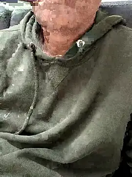 Snapshot of moonflower25 chatting on January 18, 2026, 3:32 am moonflower25 online show from January 18, 2026, 3:32 am