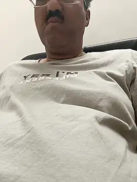 Snapshot of moonflower25 chatting on February 15, 2026, 11:14 pm moonflower25 online show from February 15, 2026, 11:14 pm