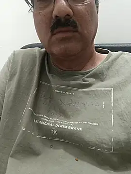 Snapshot of moonflower25 chatting on March 11, 2026, 1:38 pm moonflower25 online show from March 11, 2026, 1:38 pm