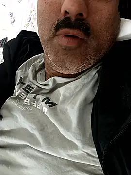 moonflower25 online show from January 9, 2026, 1:01 am