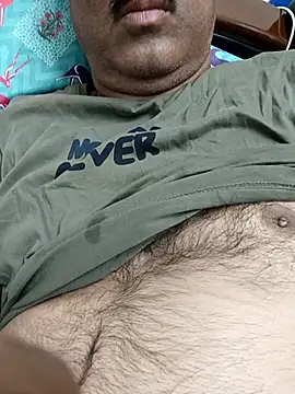 Snapshot of moonflower25 chatting on February 21, 2026, 1:40 am moonflower25 online show from February 21, 2026, 1:40 am