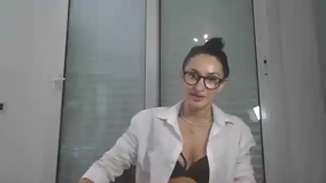 Snapshot of Vanis92 chatting on May 13, 2026, 10:00 am Vanis92 online show from May 13, 2026, 10:00 am
