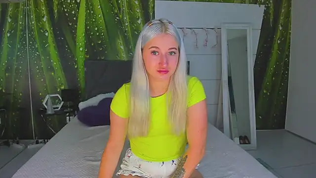 Snapshot of HollyTailors chatting on October 21, 2025, 5:29 am HollyTailors online show from October 21, 2025, 5:29 am