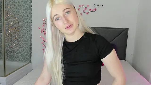 HollyTailors online show from February 26, 2026, 1:22 pm