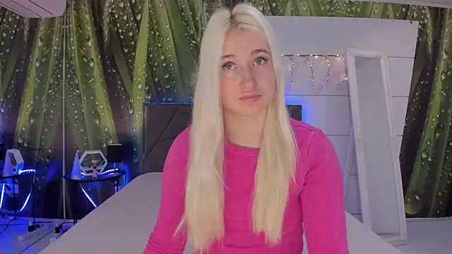 HollyTailors online show from April 1, 2026, 5:31 am