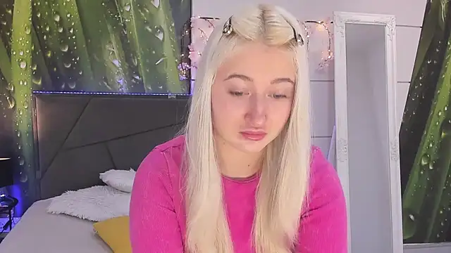 HollyTailors online show from February 5, 2026, 6:20 am