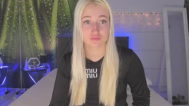 HollyTailors online show from March 29, 2026, 5:31 am