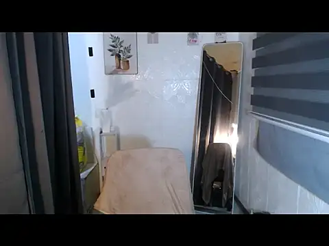 Snapshot of LauraSoHot chatting on September 27, 2025, 8:59 pm LauraSoHot online show from September 27, 2025, 8:59 pm