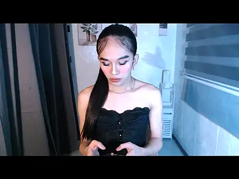 Snapshot of LauraSoHot chatting on September 22, 2025, 6:03 pm LauraSoHot online show from September 22, 2025, 6:03 pm