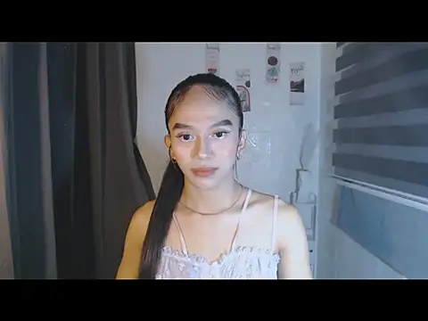 Snapshot of LauraSoHot chatting on September 9, 2025, 11:52 am LauraSoHot online show from September 9, 2025, 11:52 am