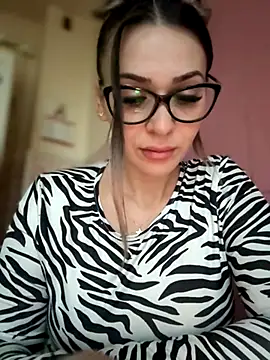 Snapshot of iSelena chatting on November 20, 2025, 5:52 am iSelena online show from November 20, 2025, 5:52 am