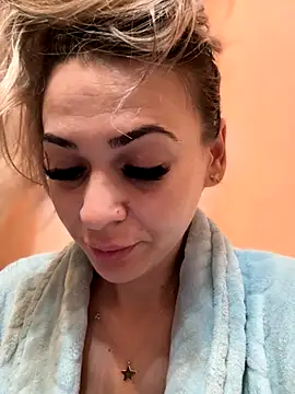 Snapshot of iSelena chatting on October 27, 2025, 7:09 am iSelena online show from October 27, 2025, 7:09 am