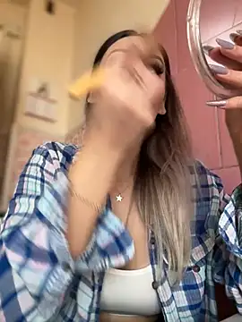 Snapshot of iSelena chatting on November 4, 2025, 6:39 am iSelena online show from November 4, 2025, 6:39 am