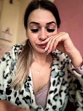 Snapshot of iSelena chatting on November 17, 2025, 5:55 am iSelena online show from November 17, 2025, 5:55 am