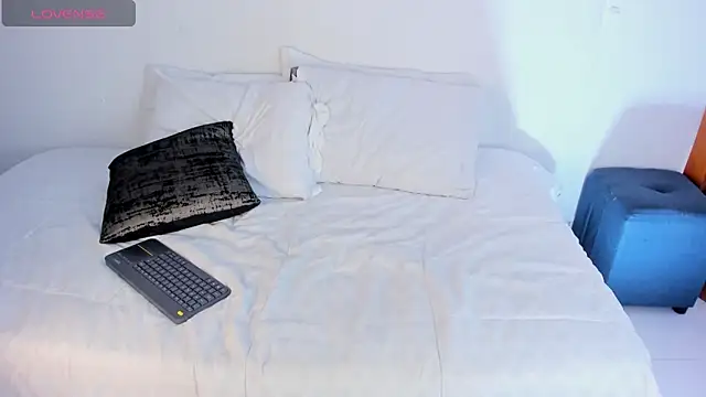 Snapshot of Aleexiiaa chatting on September 22, 2025, 12:11 pm Aleexiiaa online show from September 22, 2025, 12:11 pm