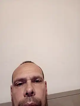 calofarru online show from October 12, 2025, 7:48 pm