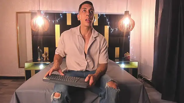 Lucio  Fox online show from December 15, 2025, 12:00 pm