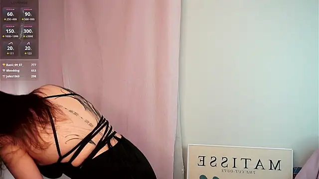 Snapshot of BeckyBurgh chatting on October 29, 2025, 5:12 pm BeckyBurgh online show from October 29, 2025, 5:12 pm