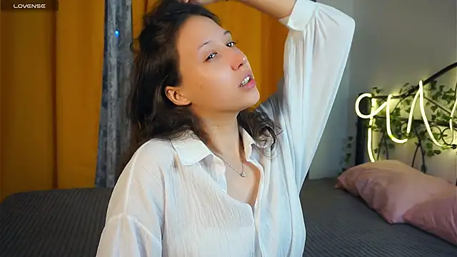 Snapshot of BeckyBurgh chatting on October 16, 2025, 6:16 pm BeckyBurgh online show from October 16, 2025, 6:16 pm