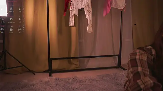 Snapshot of BeckyBurgh chatting on November 13, 2025, 5:17 pm BeckyBurgh online show from November 13, 2025, 5:17 pm