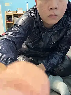 gary0213 online show from November 4, 2025, 2:43 pm