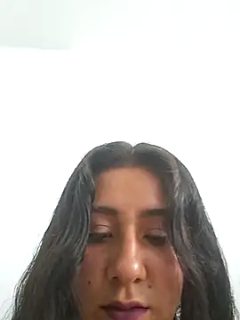 CAROLINE  07 online show from November 15, 2025, 1:04 pm