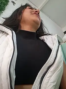 CAROLINE  07 online show from December 16, 2025, 8:57 pm