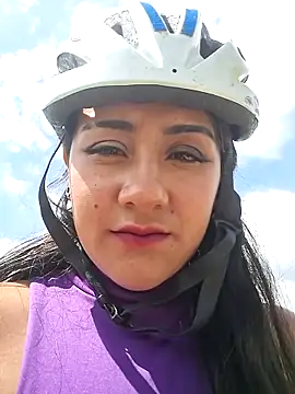 CAROLINE  07 online show from September 26, 2025, 2:35 pm