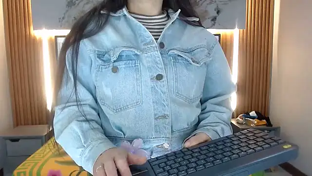 shakirajackson202cl online show from September 27, 2025, 11:16 am