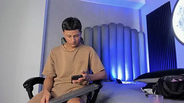  Leohot  online show from November 8, 2025, 3:54 am