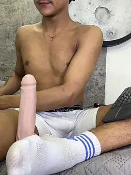  Leohot  online show from April 18, 2026, 3:53 am