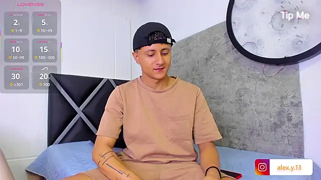  Leohot  online show from March 3, 2026, 2:51 am