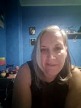 Feelineducentre online show from November 11, 2025, 8:36 pm