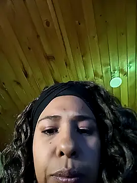 IVONNE COLLINS33 online show from February 19, 2026, 12:07 am