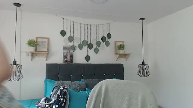 zohet kriss online show from December 20, 2025, 8:33 pm