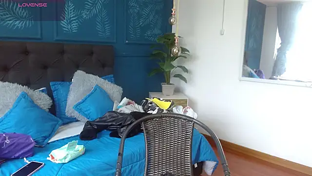 zohet kriss online show from April 1, 2026, 3:53 pm