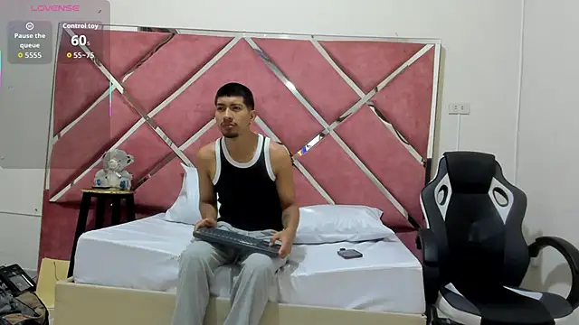 AxelAndJeremy online show from September 25, 2025, 3:56 am