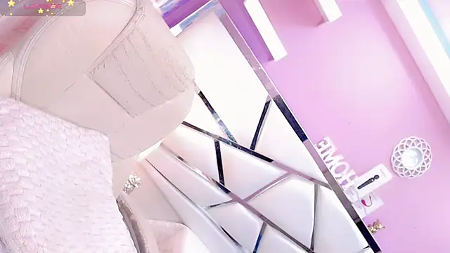 Ariia-janee online show from September 19, 2025, 6:17 am