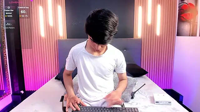 OnlyJos online show from November 7, 2025, 8:13 pm