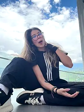 Caitlin Cat online show from September 19, 2025, 5:17 pm