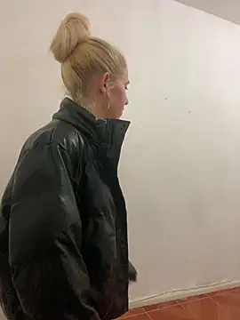 Bruna551 online show from November 20, 2025, 11:14 pm