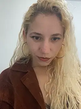 Bruna551 online show from December 5, 2025, 1:38 am