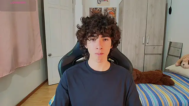 Nude Boy18 online show from December 14, 2025, 1:12 am