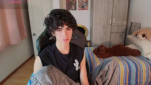 Nude Boy18 online show from April 8, 2026, 11:28 pm