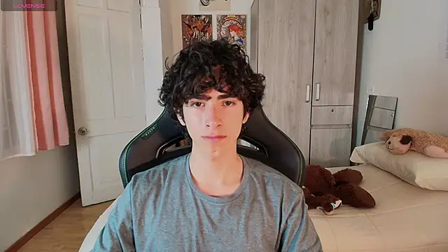 Nude Boy18 online show from April 2, 2026, 11:00 pm