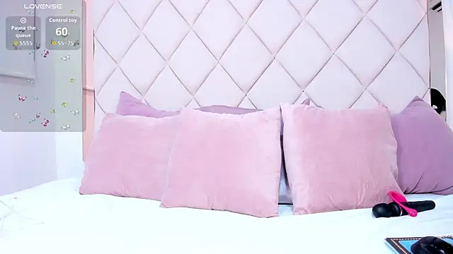 momo ayasse online show from October 15, 2025, 9:34 pm